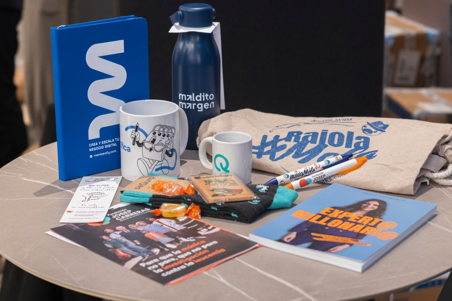 Welcome Pack con productos de los sponsors